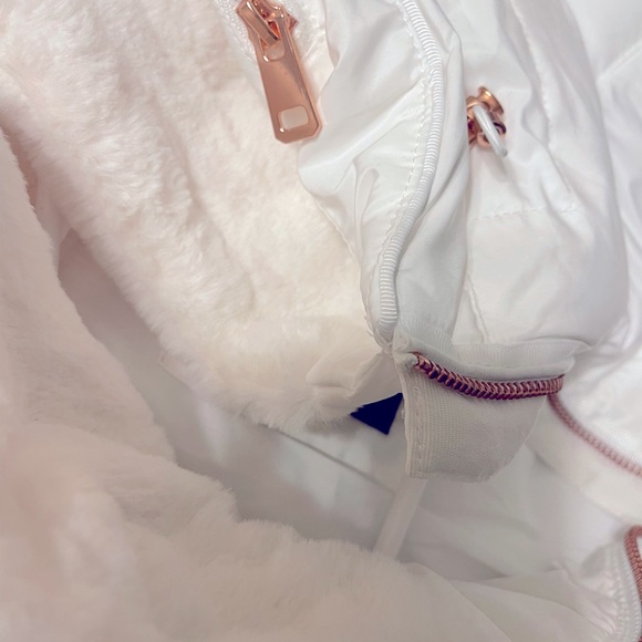 Zara outerwear. Puffy jacket, slim fit in white, size M. NWT. - Picture 4 of 5